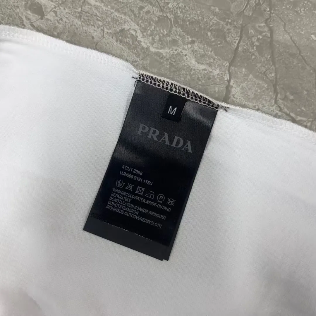 P80💰💫〖 —PRADA~ — 〗2026New Arrival Quality T , Versatile Quality ！ ‼ 32 250G ‼ ， ， ， ， T 🤪 Sizes：S-M-L-XL-2XL ：Black，White， Same Style